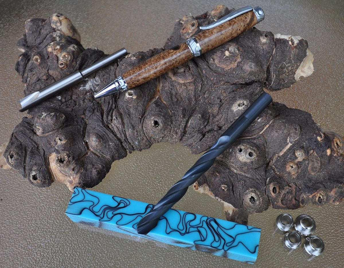 Artistic pen set with textured elements