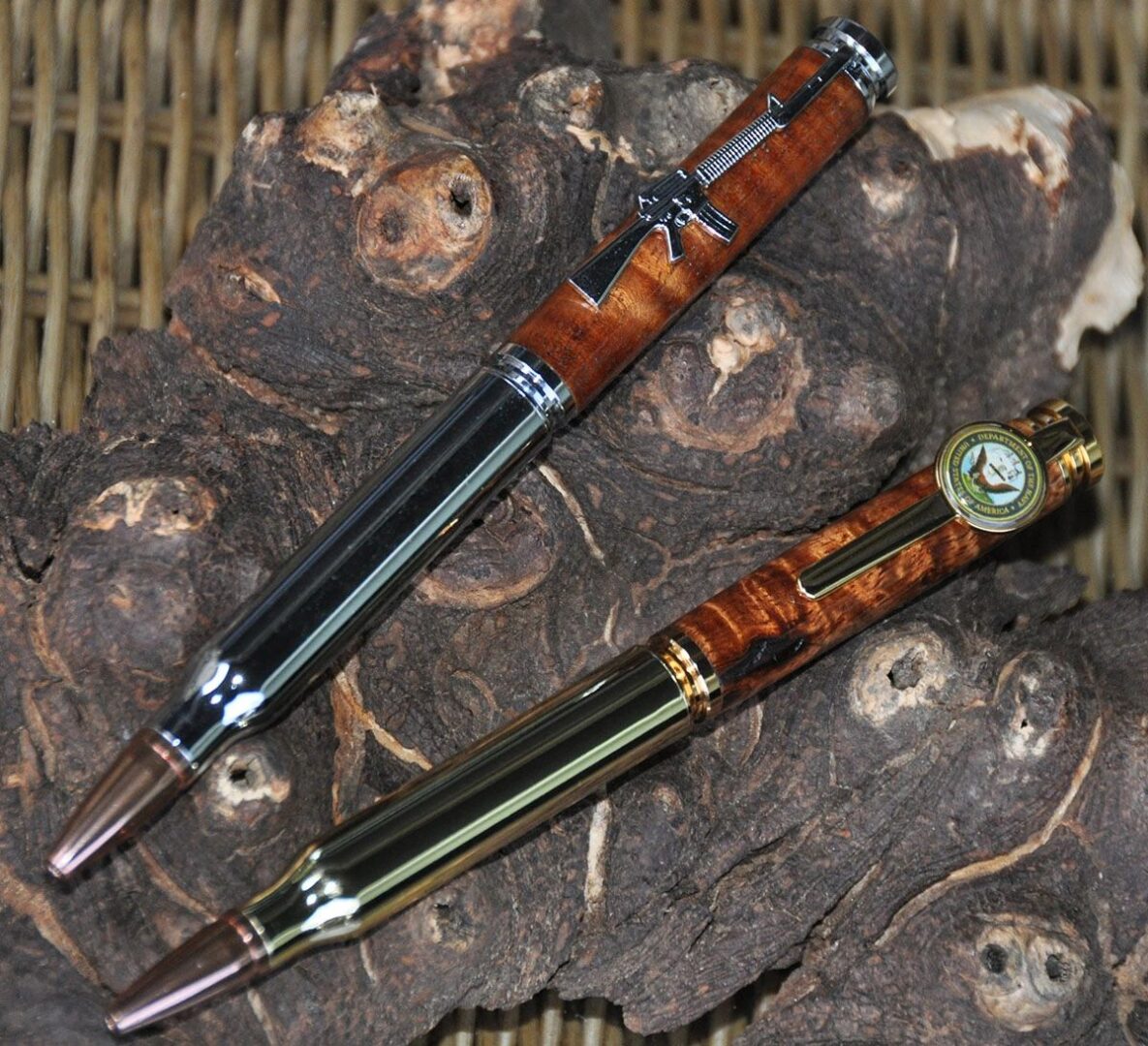 Elegant pens with wood grain detail