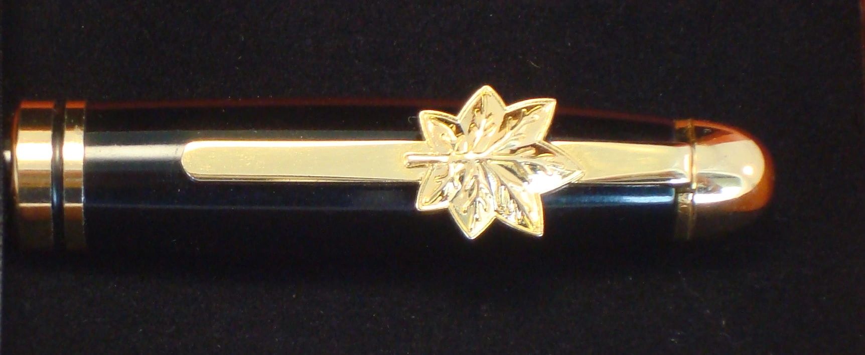 Gold maple leaf pen clip design