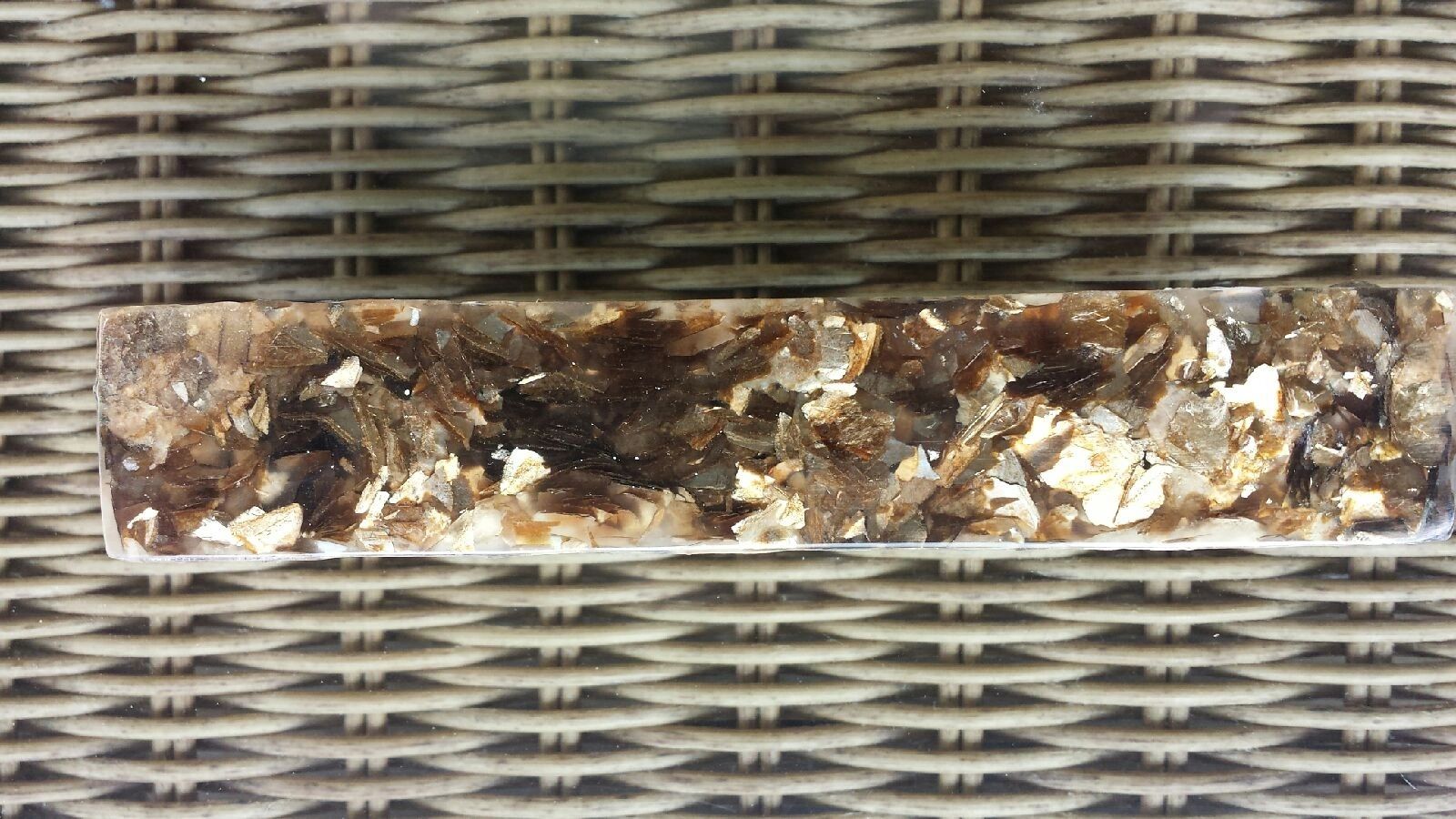 Fiber-rich snack on basket weave