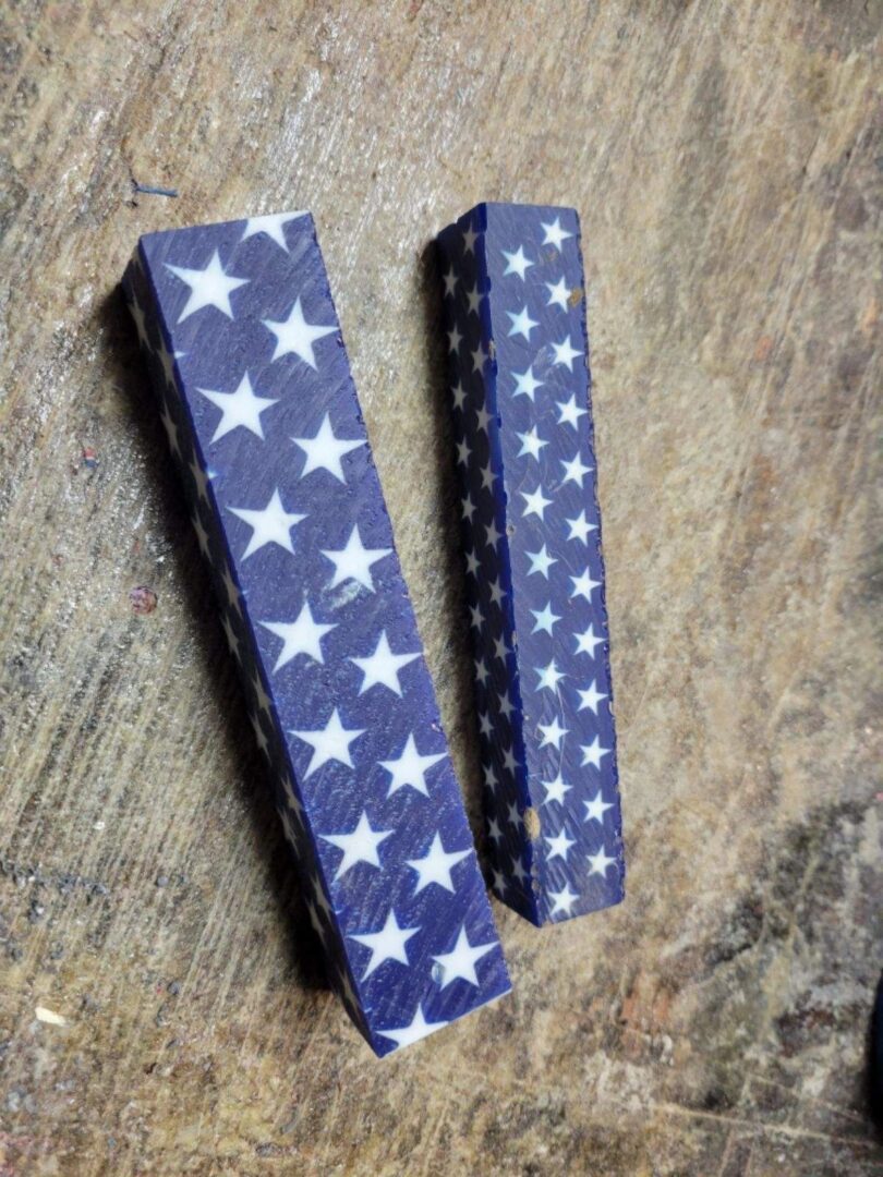 Two blue blocks with white stars.